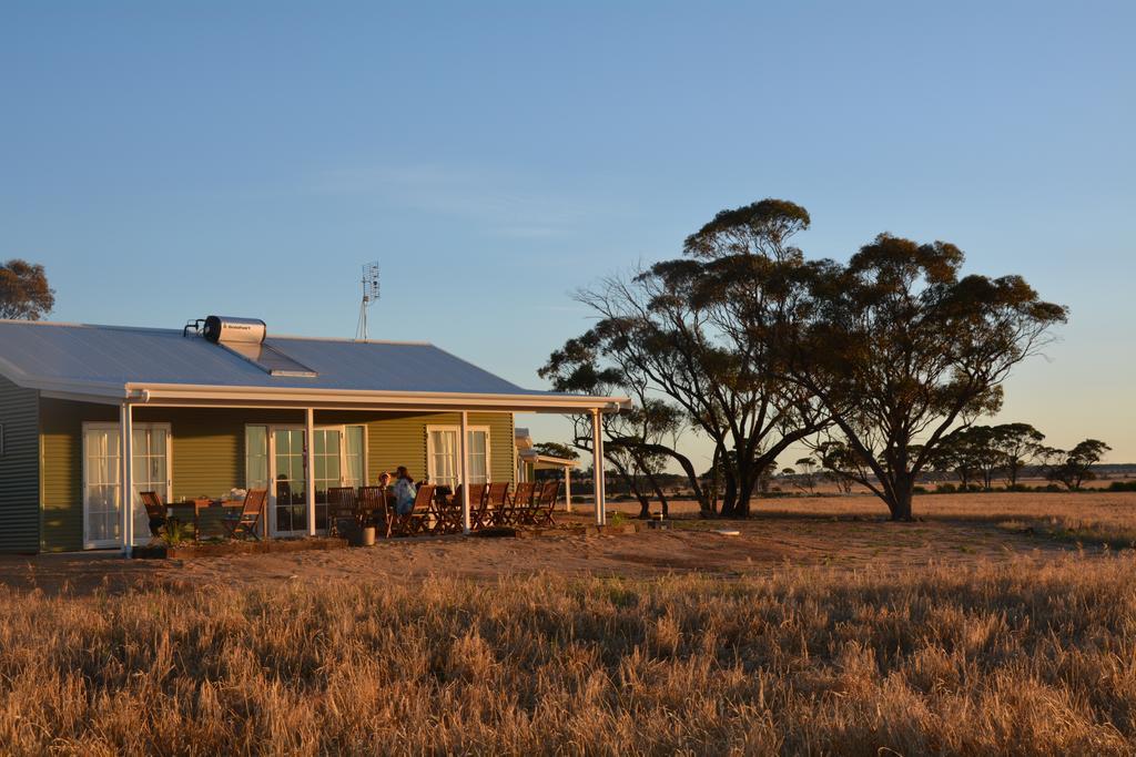 Mary'S Farm Cottages Kukerin Exterior photo